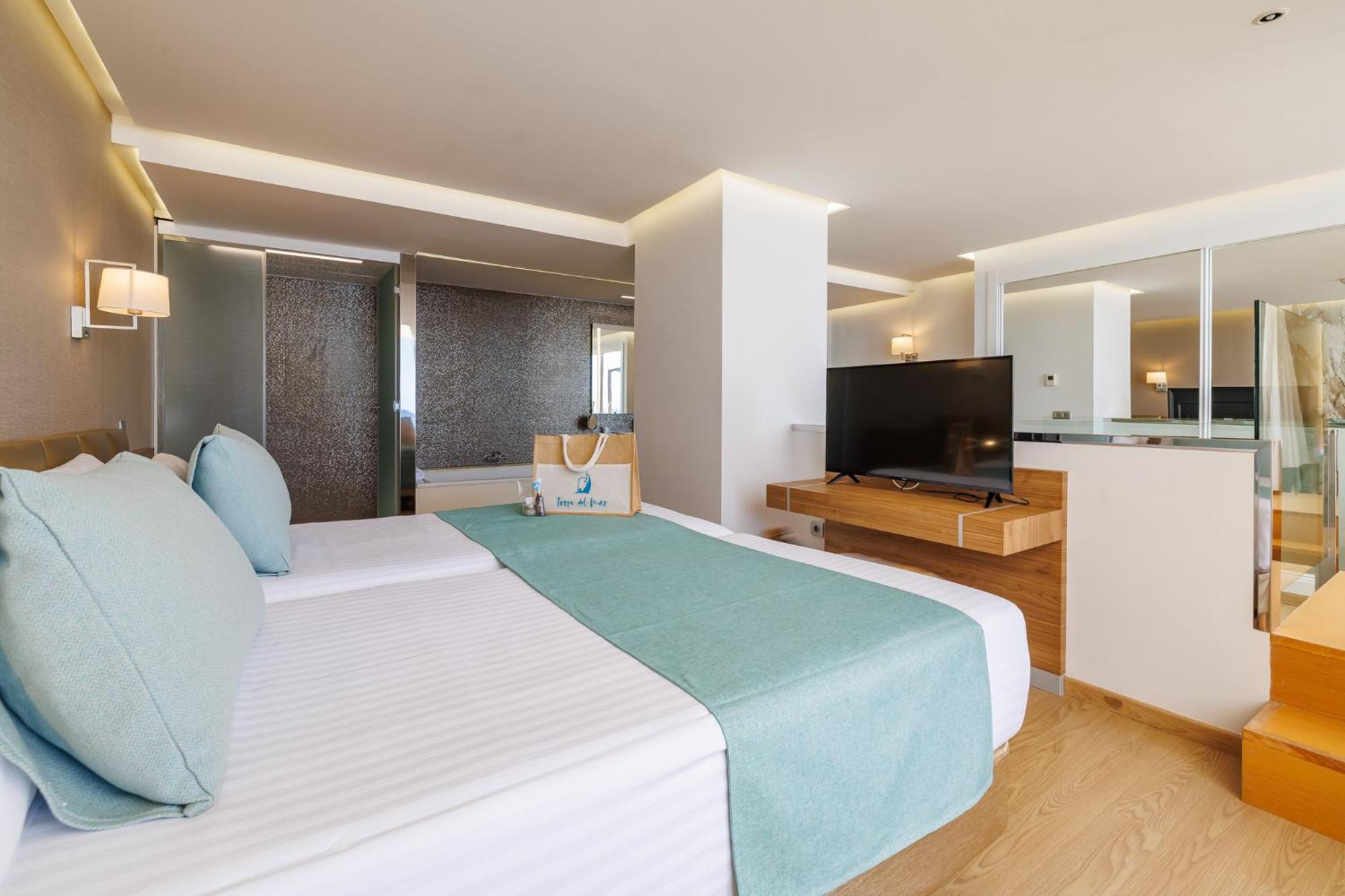 Hotel Torre Del Mar - Ibiza Плая ден Боса Екстериор снимка